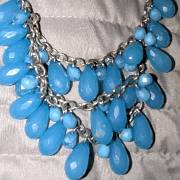 $2 with Bundle Blue Teardrop Beaded Cluster Necklace 6275 - Picture 2 of 4